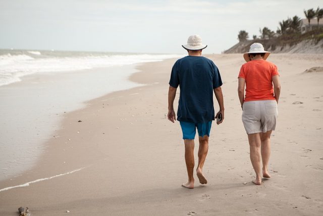 Seniors en vacances : les conseils pour réussir son voyage