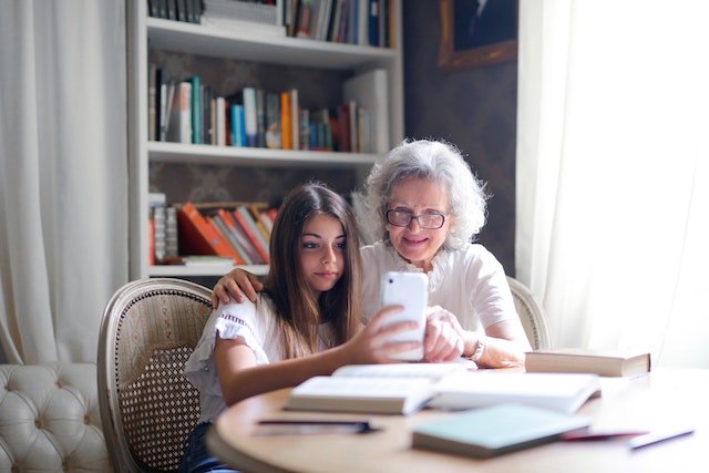 Les grands-parents et les petits-enfants : comment trouver un équilibre entre les moments partagés et la vie personnelle ?